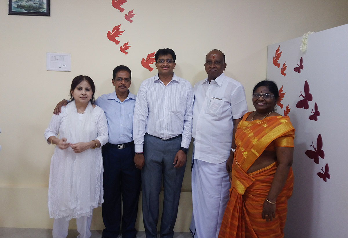 Group photograph published in the clinic inauguration gallery